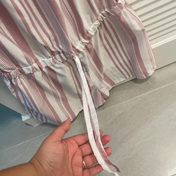 Romper / shorts with off the shoulder sleeves - Picture 2 of 5